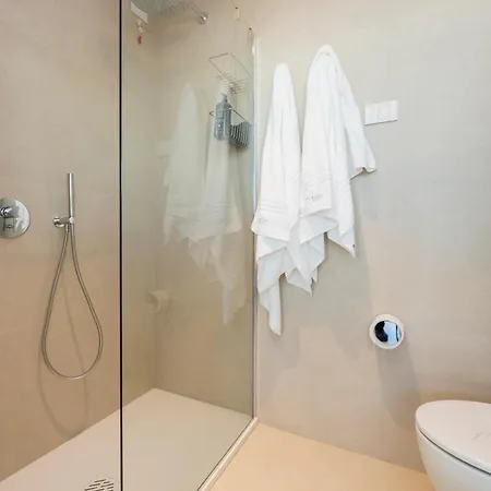 Waterfront Lux, 2 Bed Studio, Parking By Tilo * Genoa